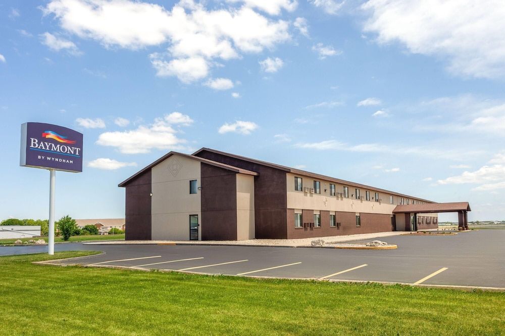 Baymont inn by Wyndham Oshkosh Airport 1