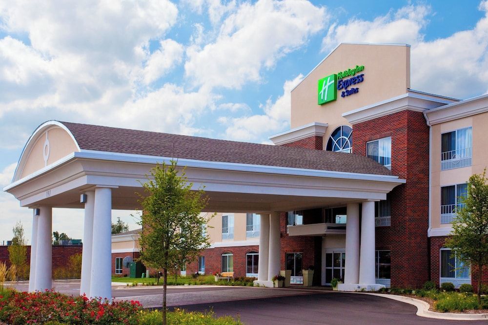 Holiday Inn Express & Suites LAKE ZURICH-BARRINGTON by IHG 1