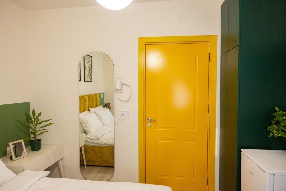 Room-three Doors Apartments, Papaya 1-be 2