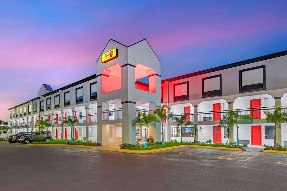 Super 8 by Wyndham Orlando Near Florida Mall 1