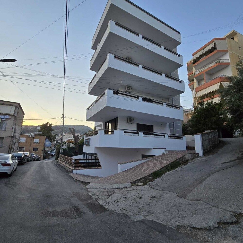 Lazy Roo Hostel Saranda 1