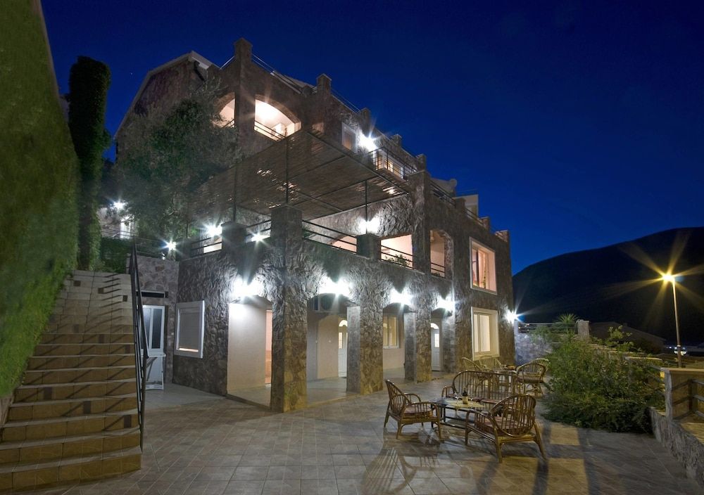 Contessa Apartments 1