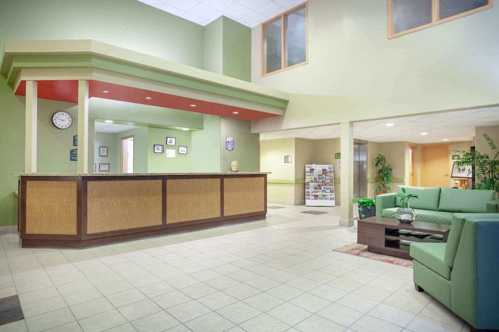Super 8 by Wyndham Midland 2