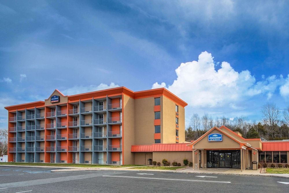 Howard Johnson by Wyndham Lexington 1
