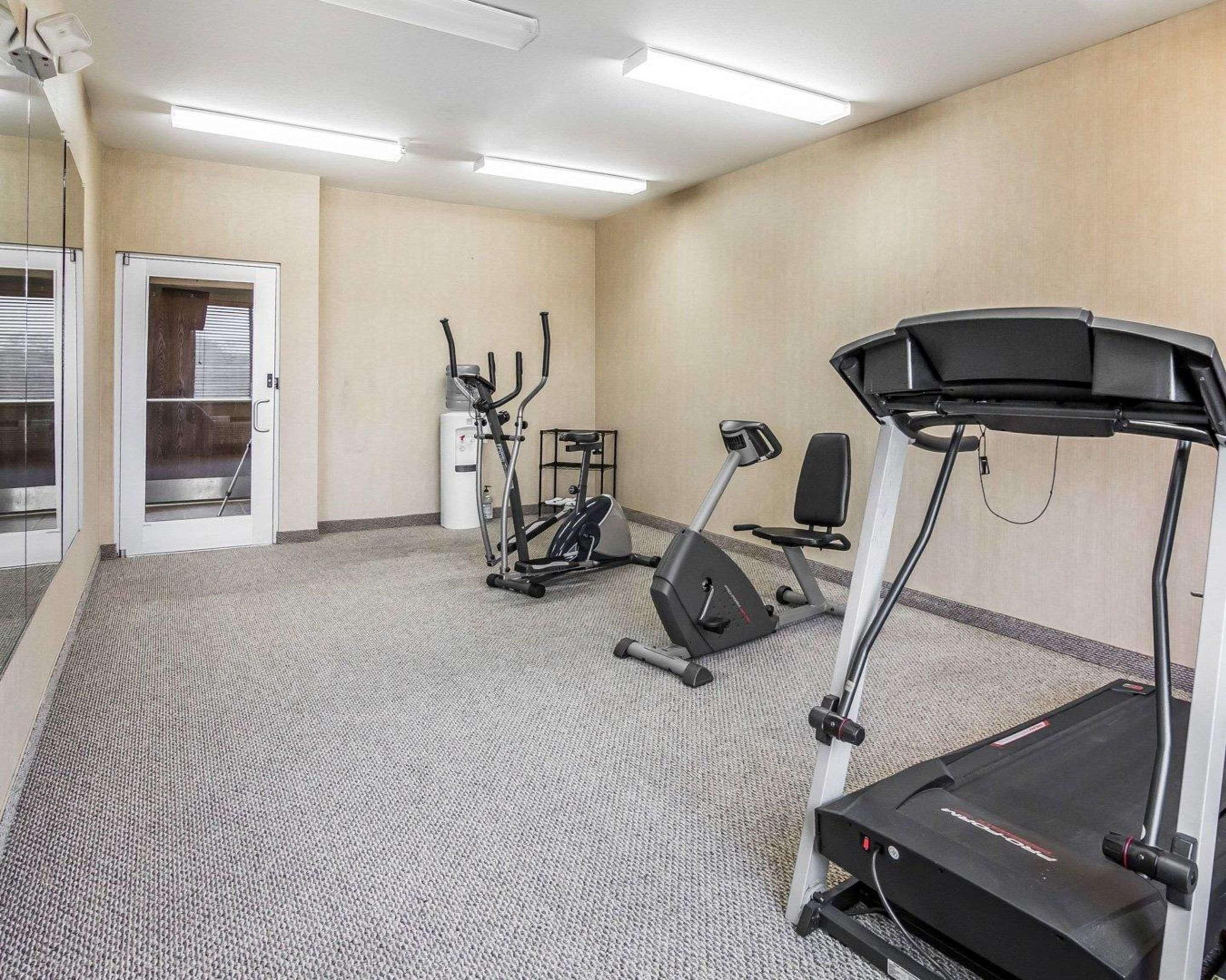 Rodeway Inn & Suites Salina KS 1
