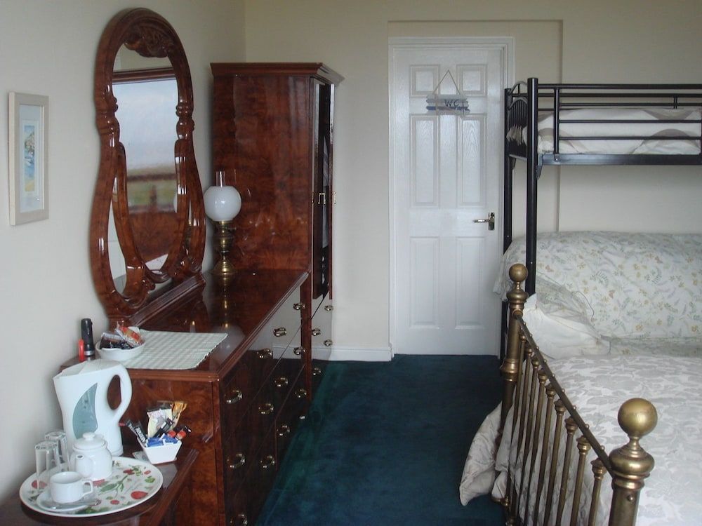 Watersedge Guest House 2