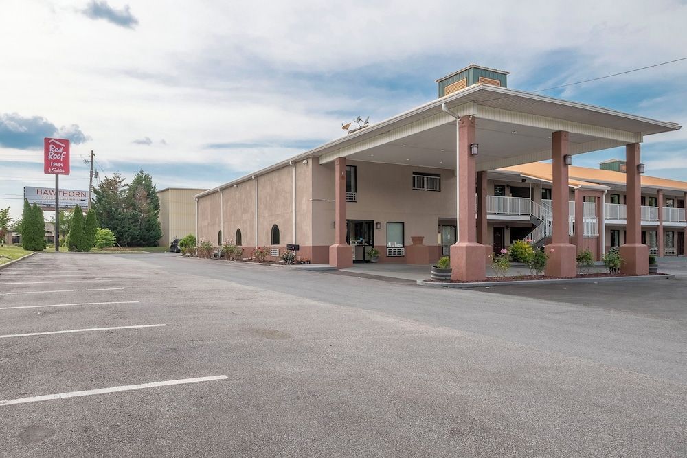 Red Roof Inn & Suites Rome 1