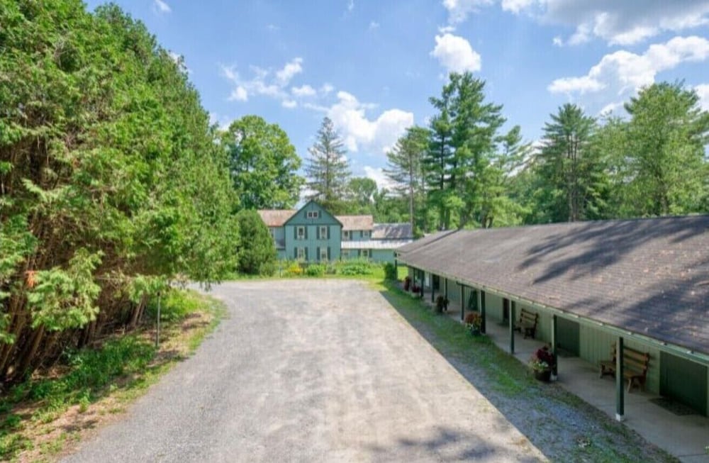 Saratoga Garden Motel 1