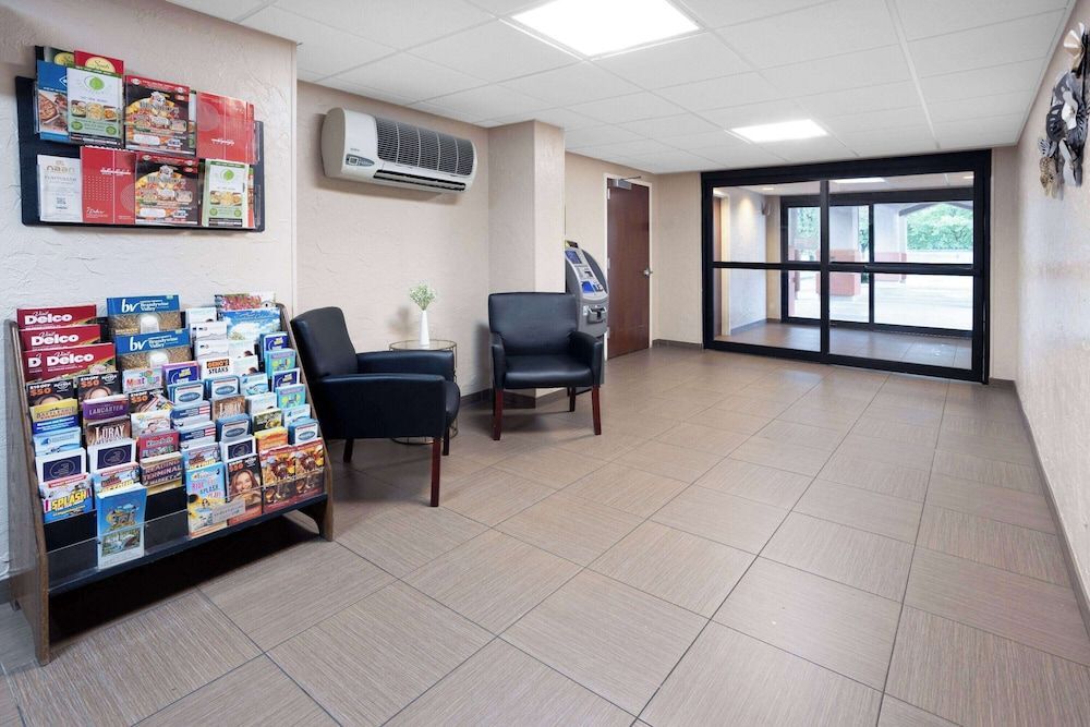 Super 8 by Wyndham Mount Laurel 2
