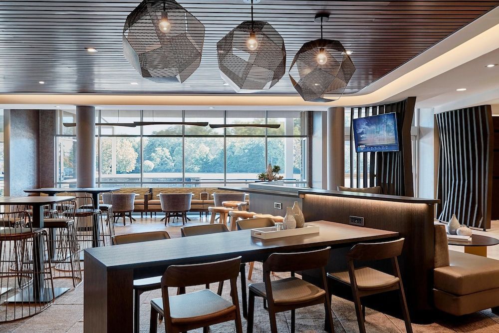 SpringHill Suites by Marriott Chester 2