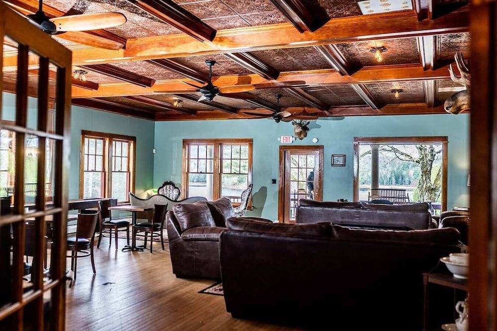 The Long View Lodge 2