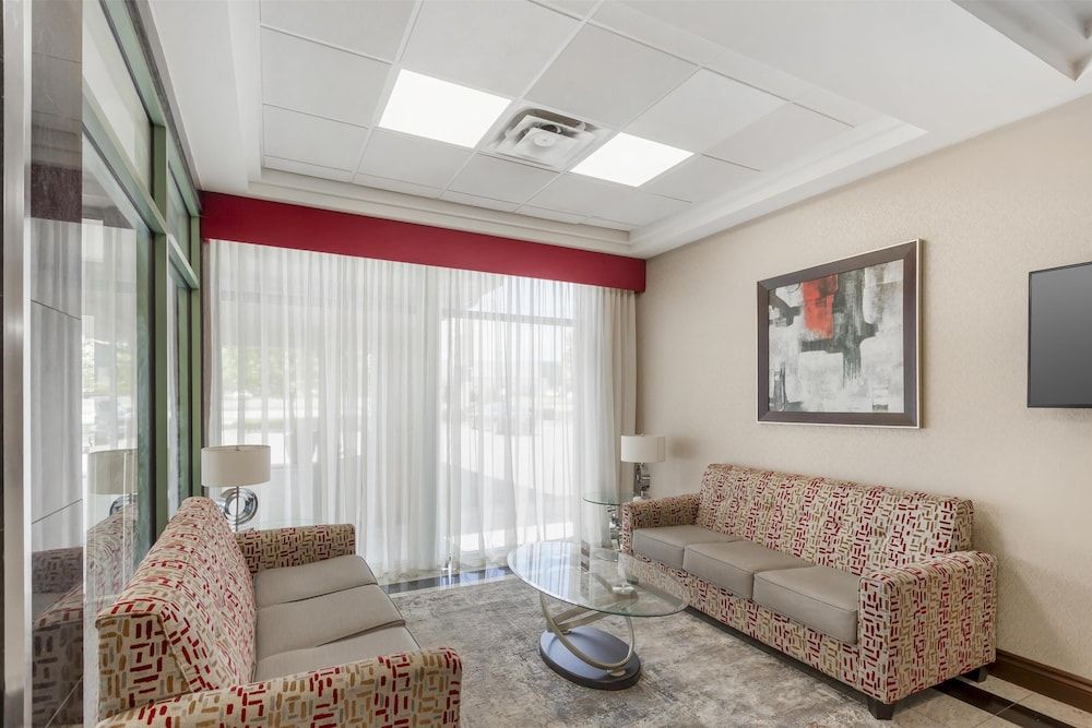 Best Western Plus Travel Hotel Toronto Airport 2