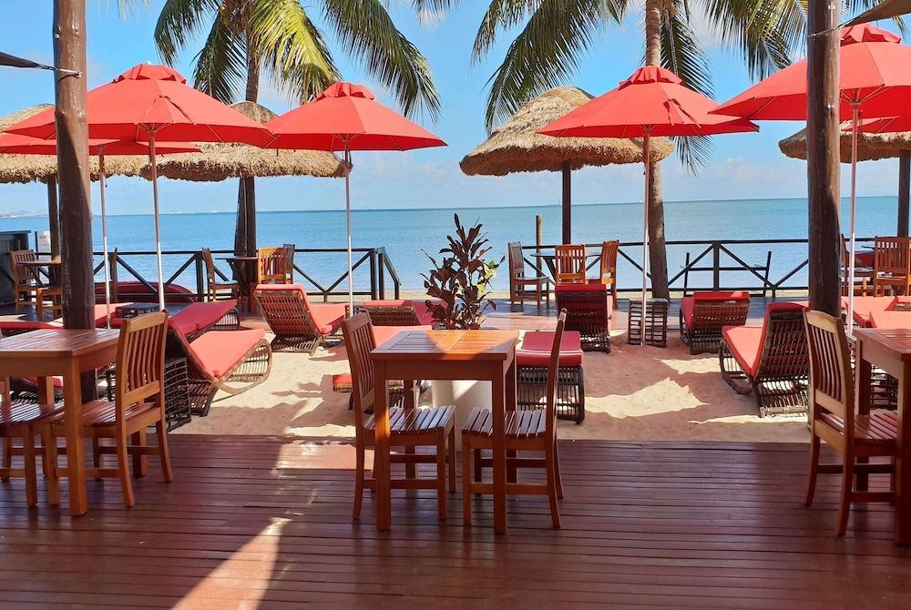 Ramada Suites by Wyndham Wailoaloa Beach Fiji 1