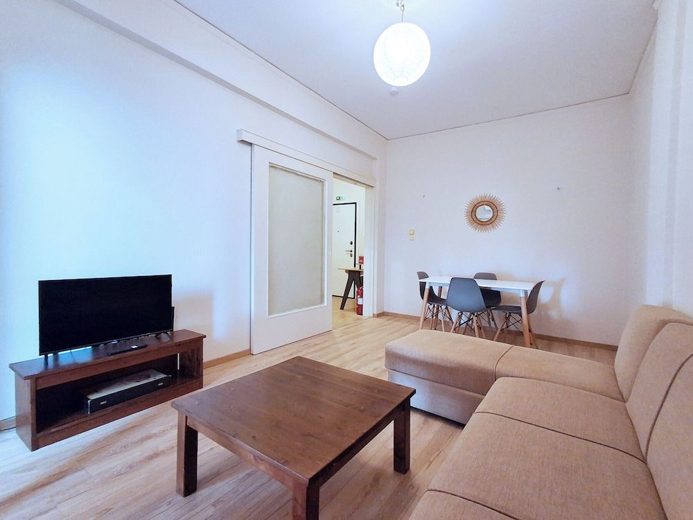 Comfortable Apt near Larissis Metro 1