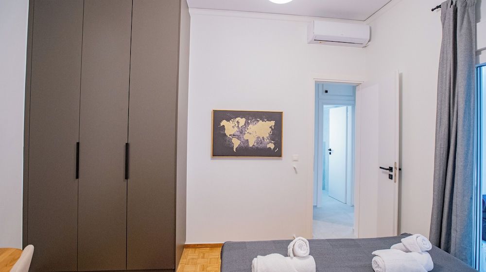 Stylish Apartment in Thissio l Dedicated Workspace 1