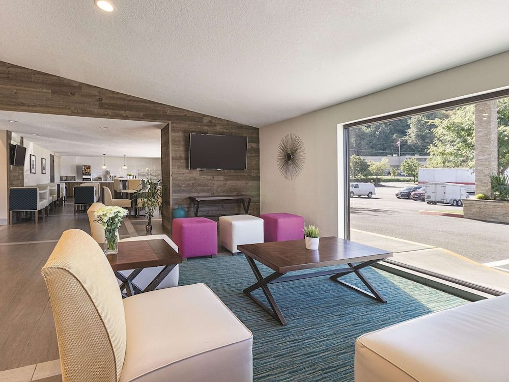 La Quinta by Wyndham Portland NW 2