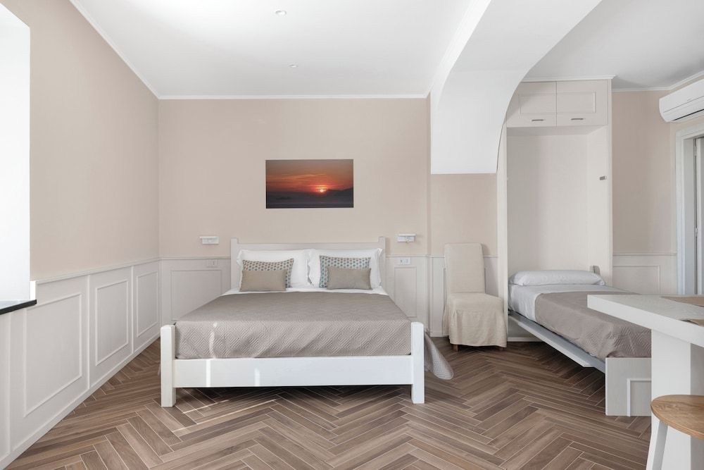 De Vivo Realty - Cyrus&Janus flats 1
