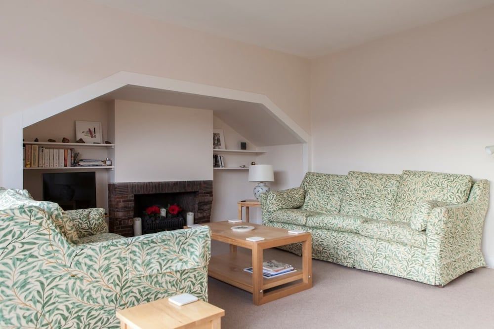Sophisticated Edinburgh Apartment in City Centre 1