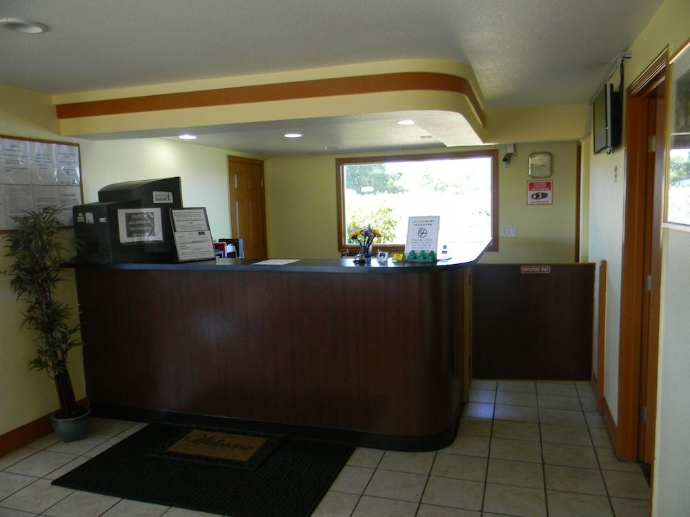 Lakeview Inn Centralia 2