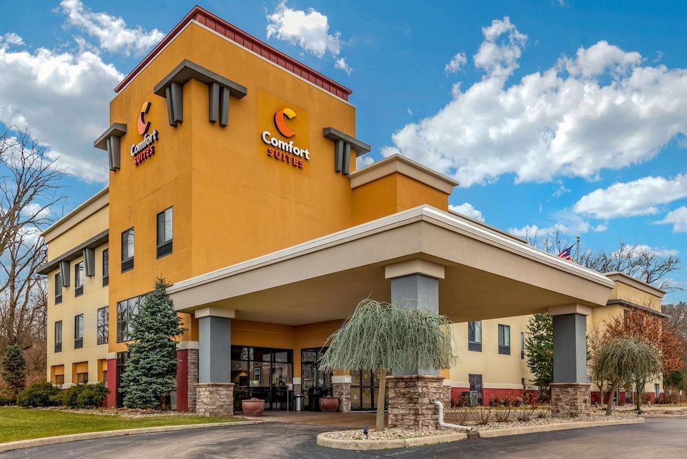Comfort Suites Elkhart South 1