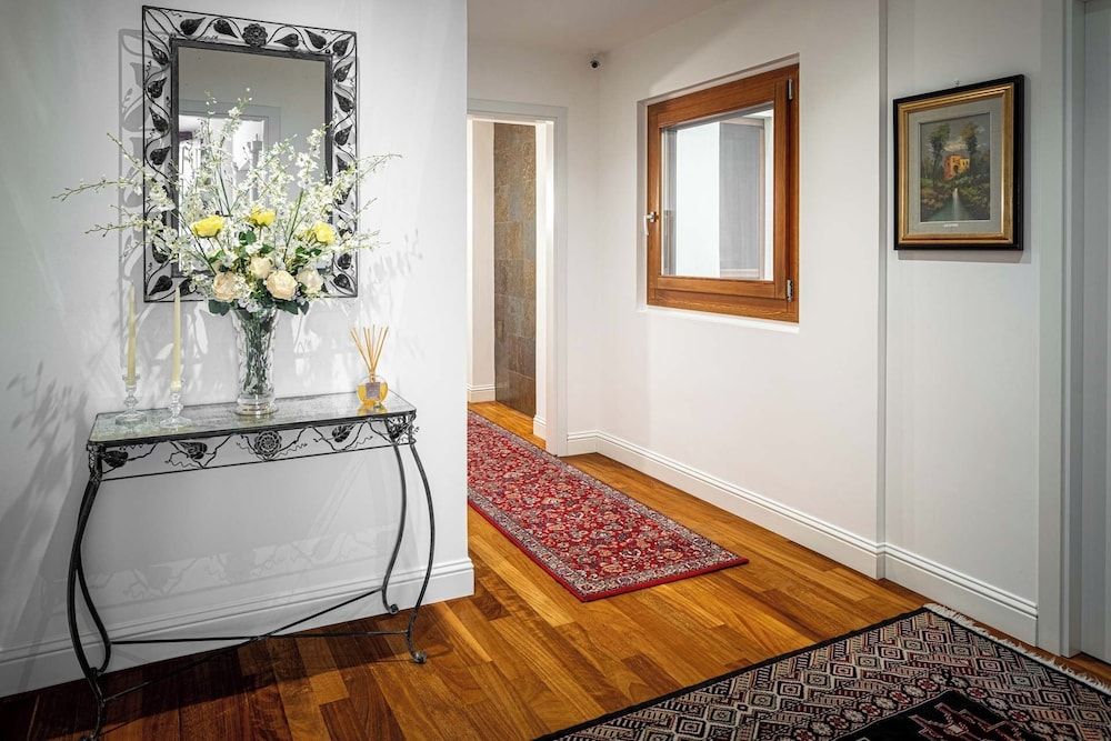 Marcus Suite 2
