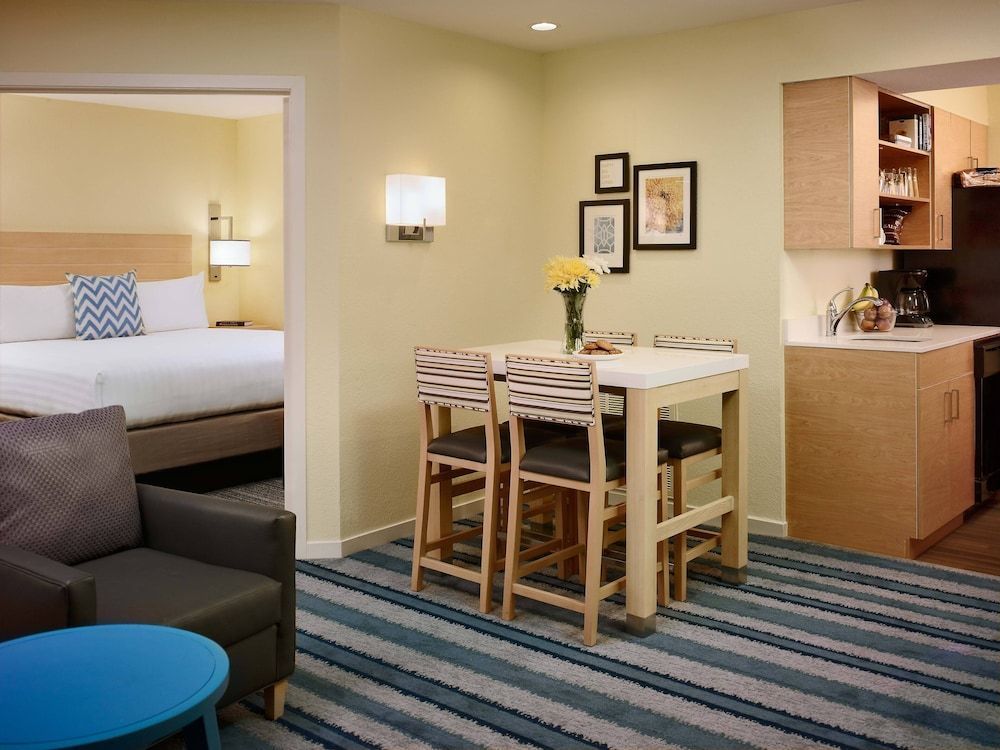 Avia Residences on Lincoln - Extended Stay 2
