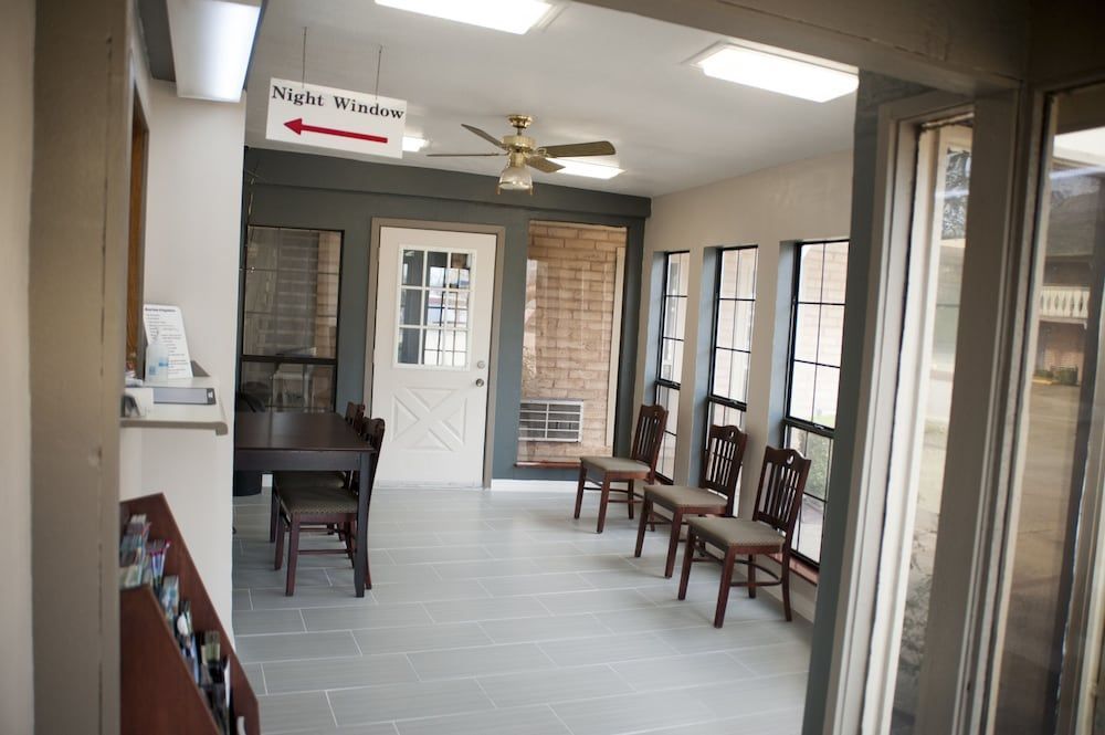 Victorian Inn & Suites 2