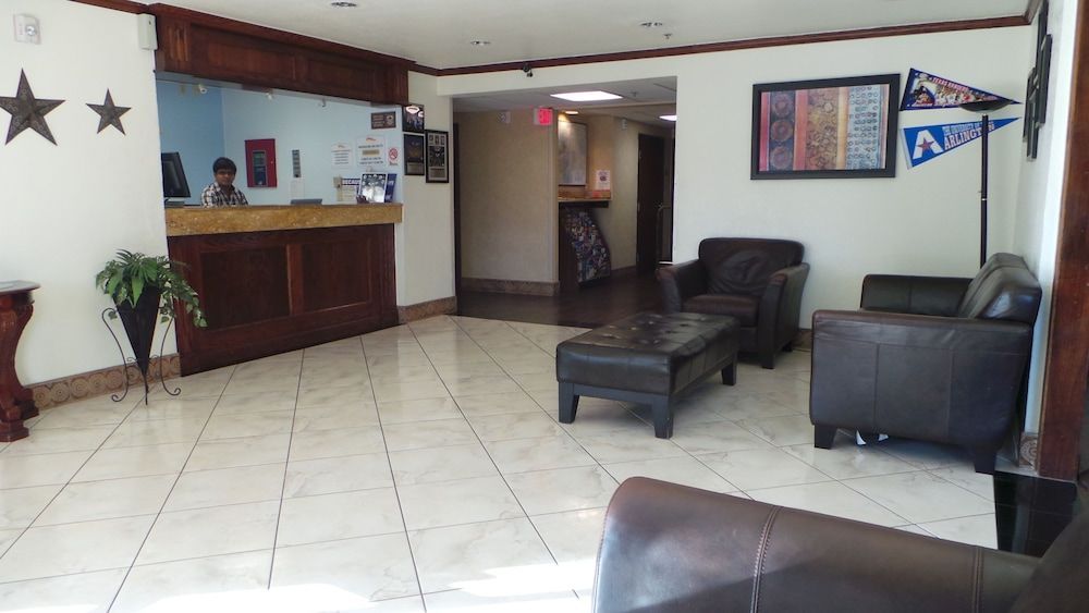 Baymont by Wyndham Arlington At Six Flags Dr 2