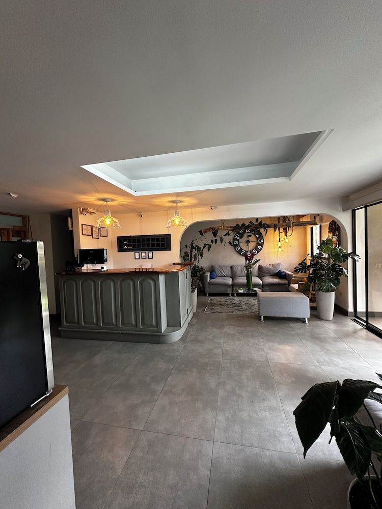 Berlor Airport Inn 1