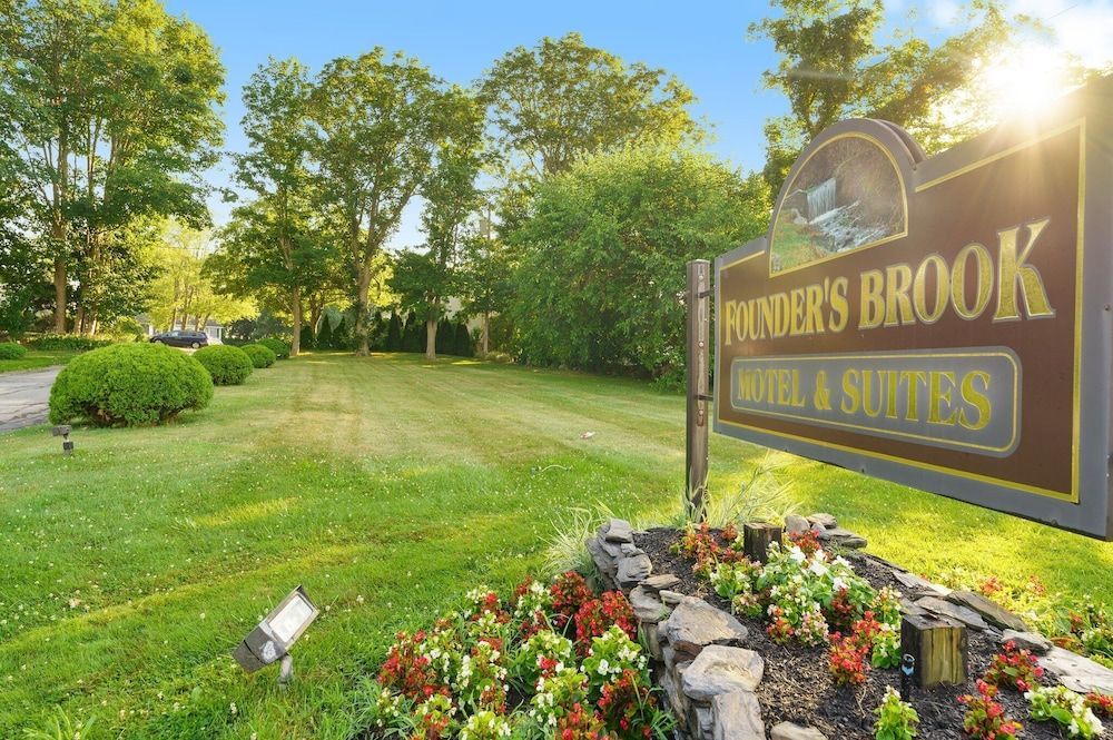 Founder's Brook Motel and Suites 1