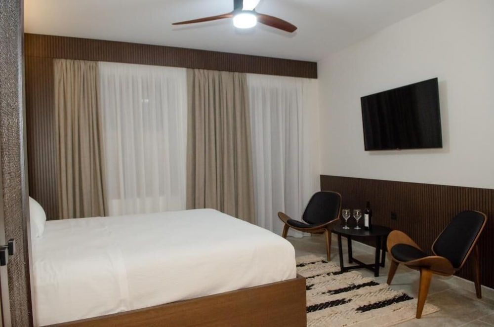 Leone suites 2