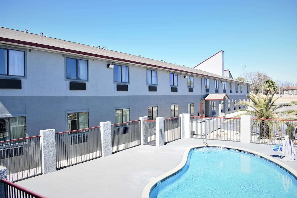 Super 8 by Wyndham New Braunfels I-35 1