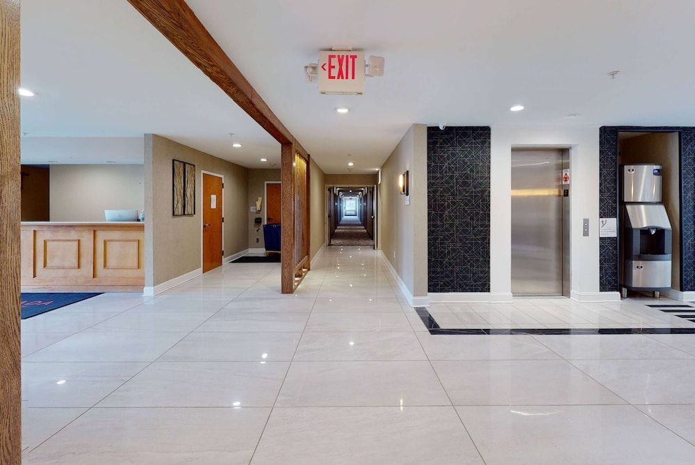 Ramada by Wyndham Strasburg - Shenandoah Valley 2