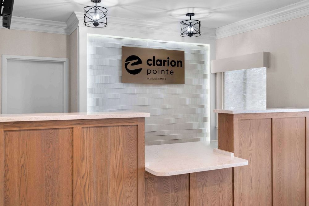 Clarion Pointe Mattoon near University 2