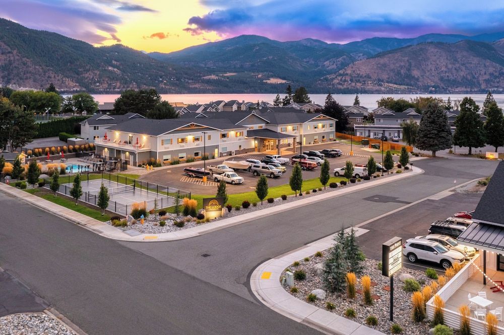 The Lodge Lake Chelan 1