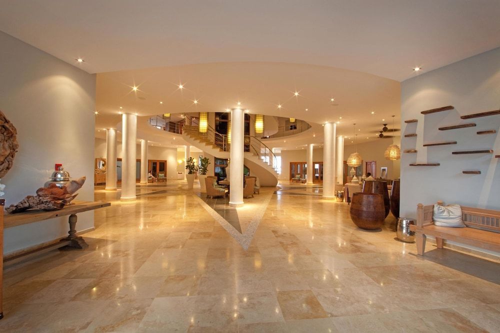 The Bannister Hotel & Yacht Club 2