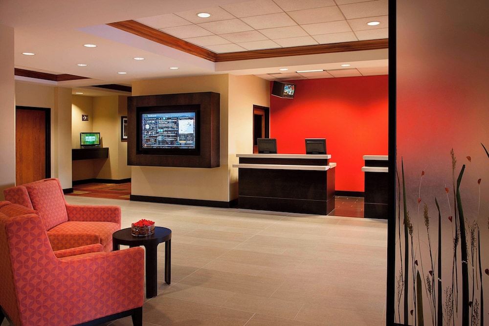 Courtyard by Marriott Toronto Airport 2