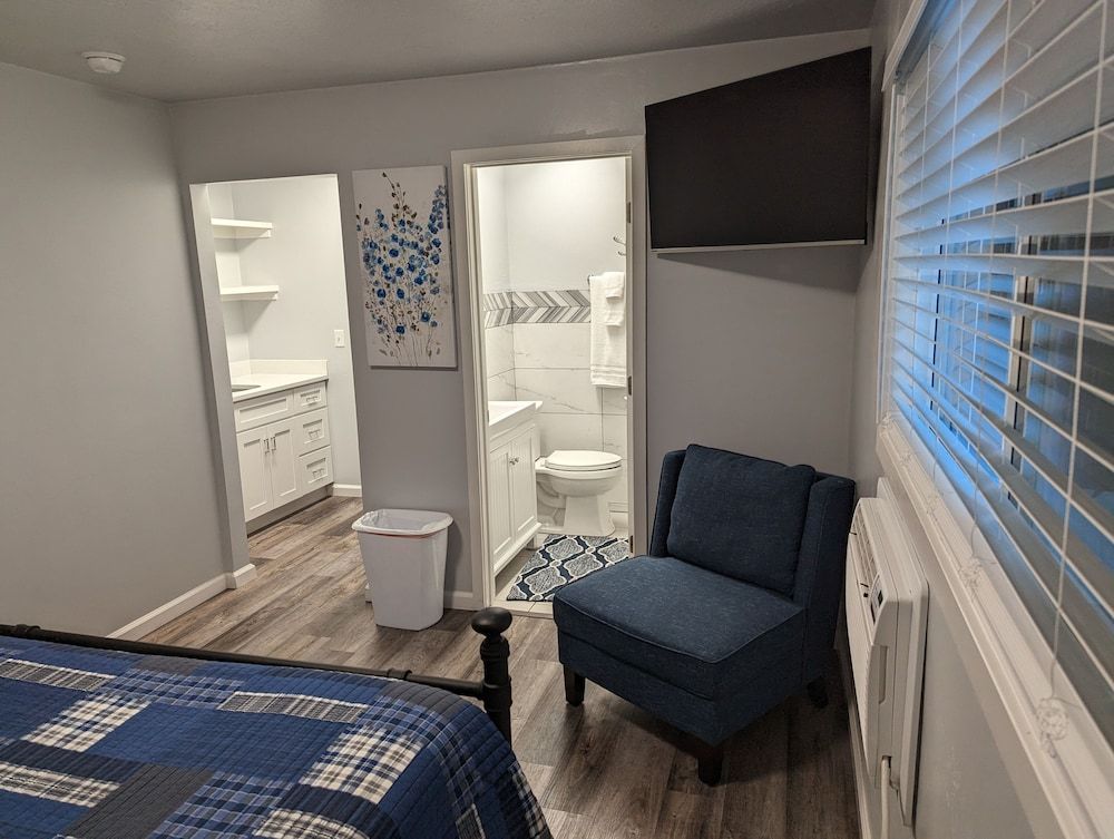 Majestic Rockies Motel 2