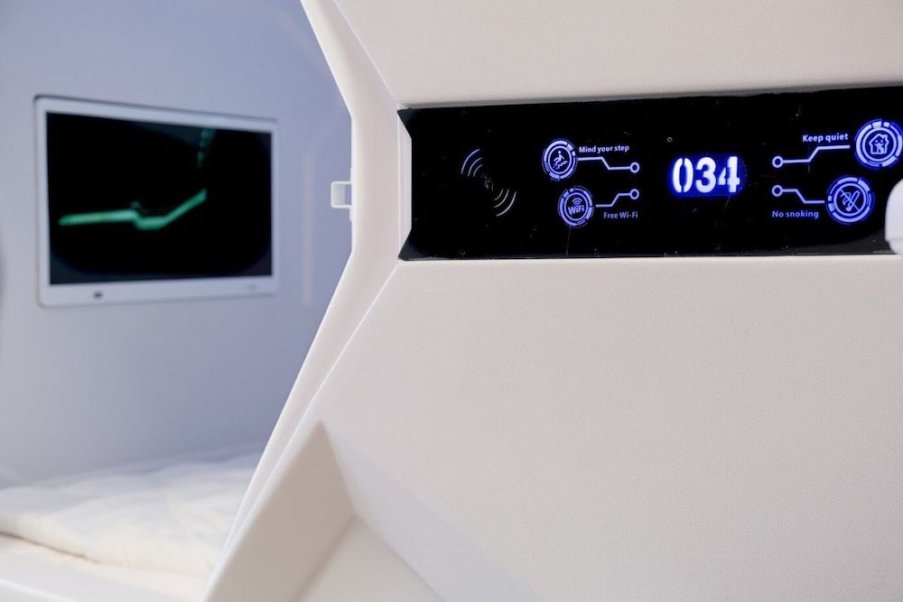 Capsule Hotel Happy lounge 1