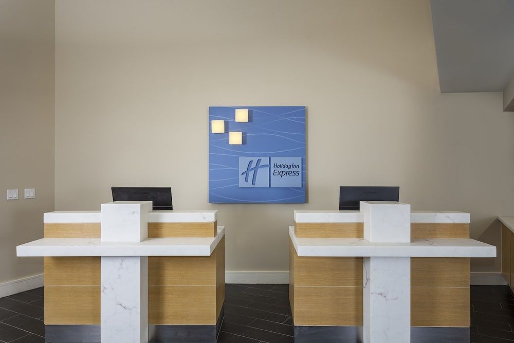 Holiday Inn Express & Suites LA JOLLA – WINDANSEA BEACH by IHG 2