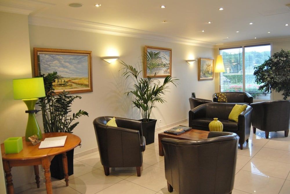 Brit Hotel Châteaudun 2
