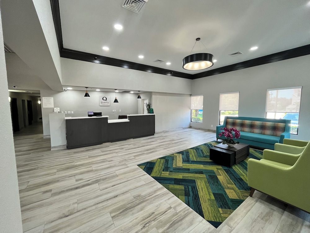Quality Inn & Suites at Airport Blvd I-65 2