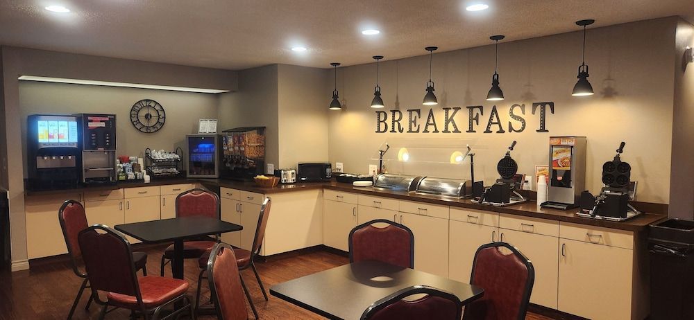 Ten Pin Inn & Suites 1
