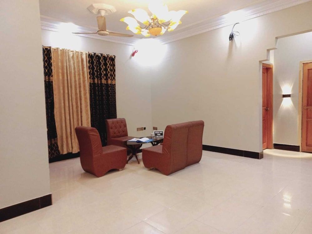 Cosy Inn Guest House Near Liaquat Nat Hospital 1