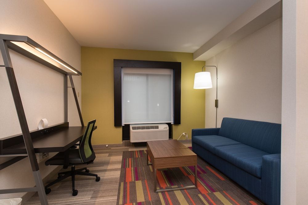 Holiday Inn Express & Suites NORTH EAST (ERIE I-90 EXIT 41) by IHG 1