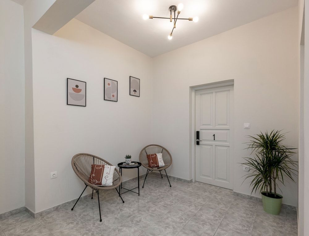 Capella Skiathos, Town 2