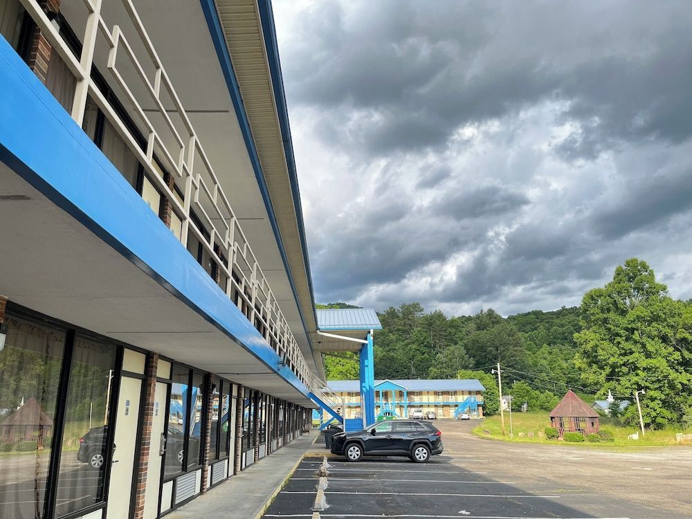 Mountain Empire Motel 1