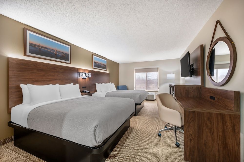 Quality Inn & Suites near Owensboro & Holiday World GOLD AWARD WINNER 1