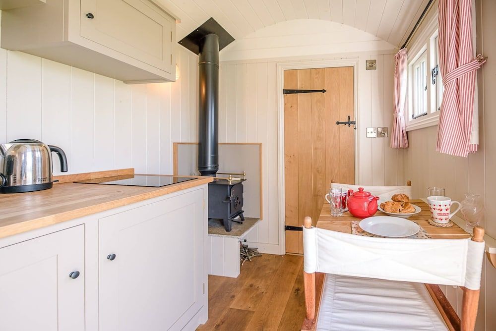 Thyme Shepherds Hut Boundary Farm, Framlingham 2