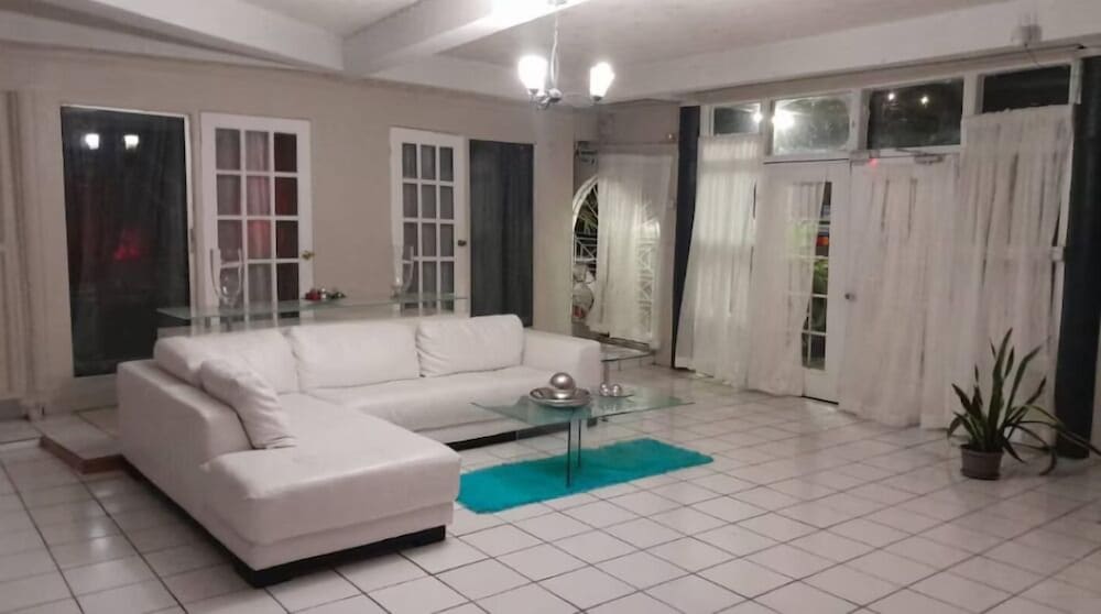 1-Bdrm Studio Retreat in Rodney Bay w AC 2